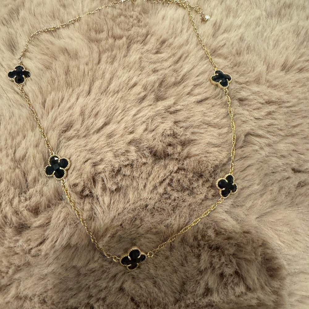 Elegant Gold and Black Clover Necklace 14 inch with extender - Picture 2 of 3